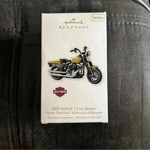 HALLMARK 2009 HARLEY DAVIDSON SOFTAIL CROSS BONES MOTORCYCLE ORNAMENT New In Box